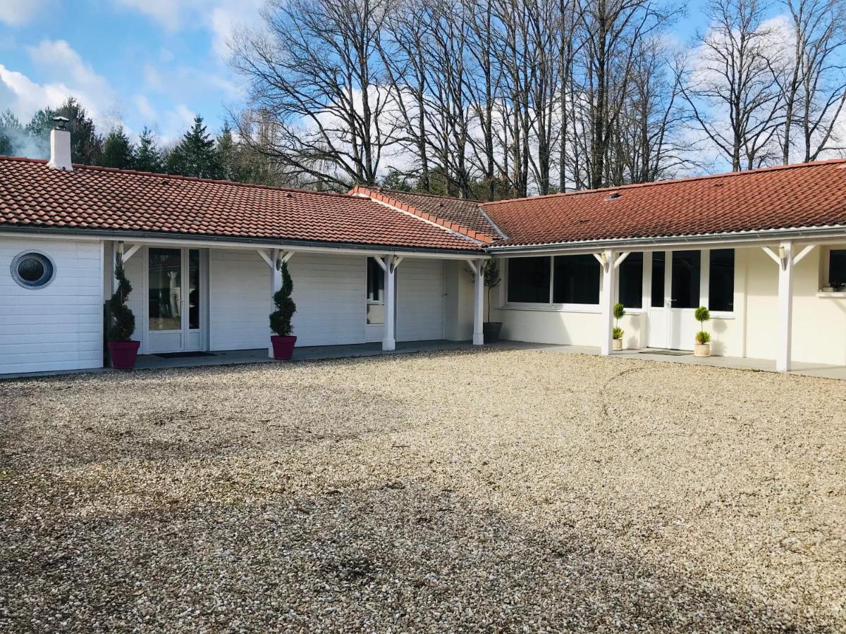 Studio Au Bord Du Lac D'Eguzon Екстериор снимка