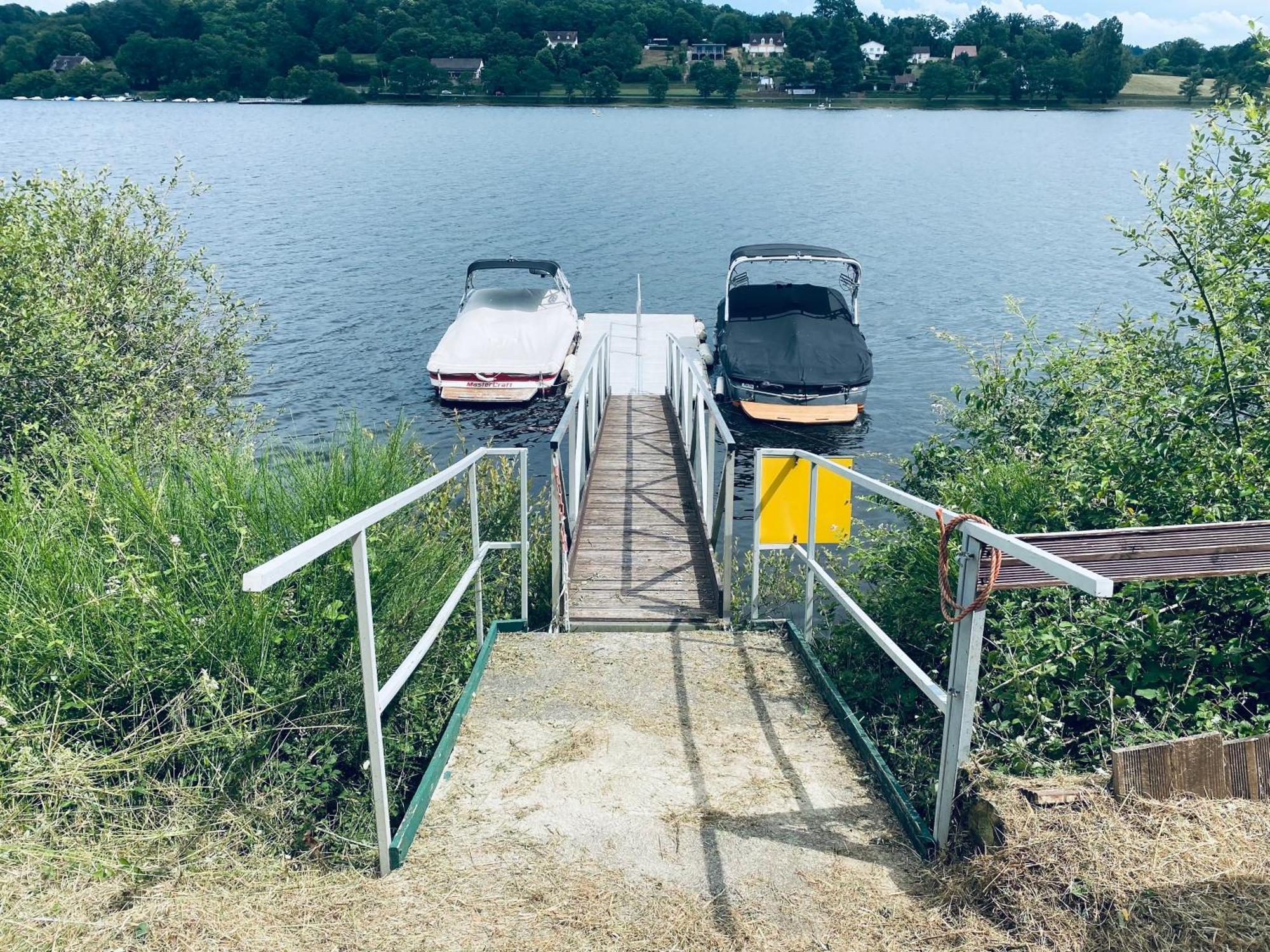 Studio Au Bord Du Lac D'Eguzon Екстериор снимка